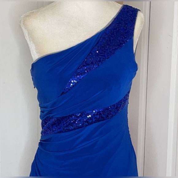 Hailey Logan By Adrianna Propell Royal Blue One Shoulder Gown - Picture 7 of 12